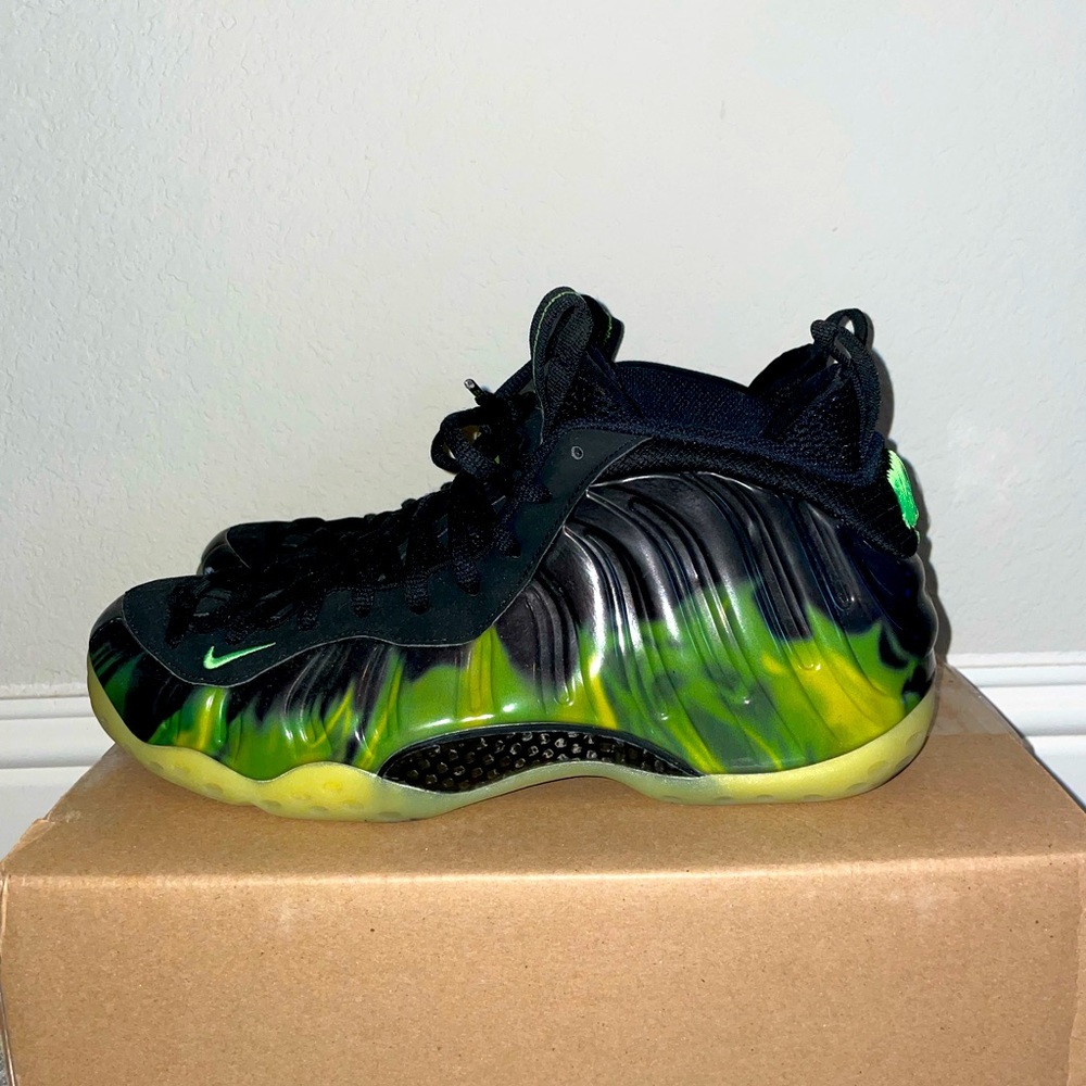 COPY- Nike Foamposites size 10.5 US Men Green Black